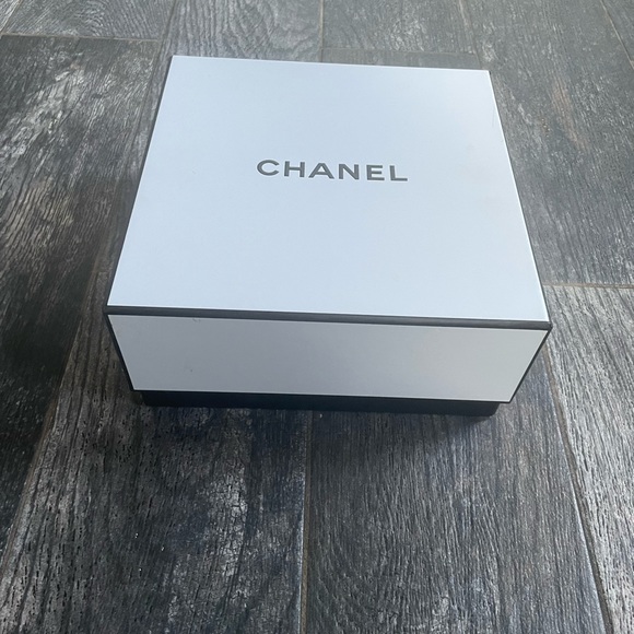 Chanel Authentic Empty Box, Black & White 8.5" x 8.5" Square - Picture 1 of 5